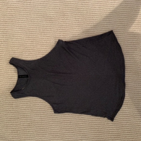 Lululemon tank - Picture 1 of 5